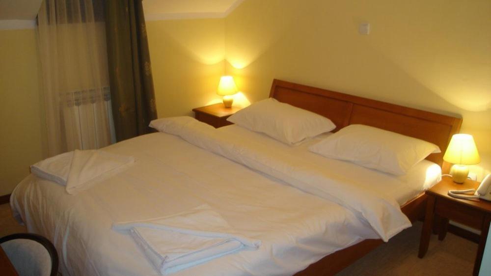 Hotel Vila Sunce สตราลาปาโฮวา ภายนอก รูปภาพ