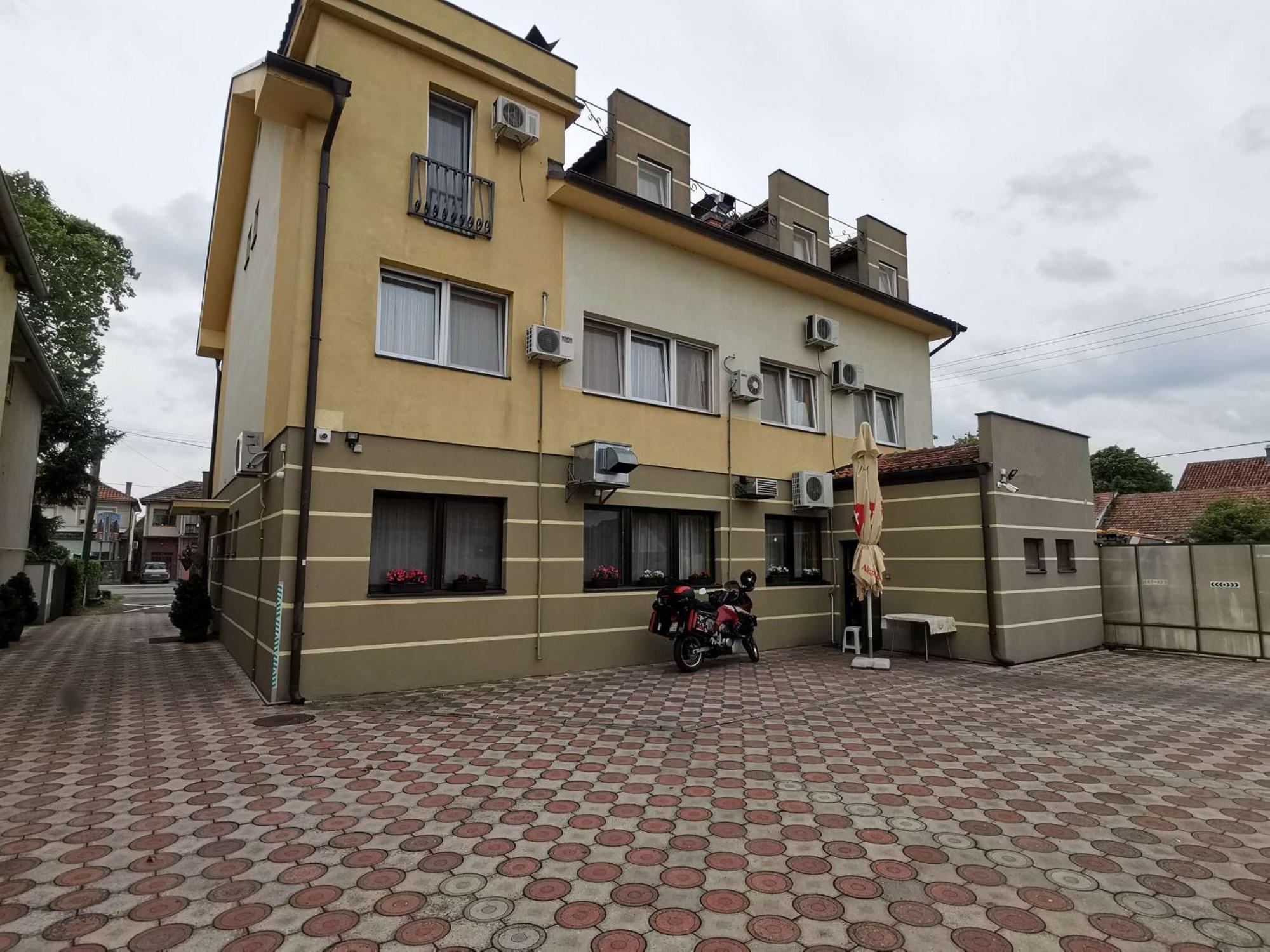 Hotel Vila Sunce สตราลาปาโฮวา ภายนอก รูปภาพ