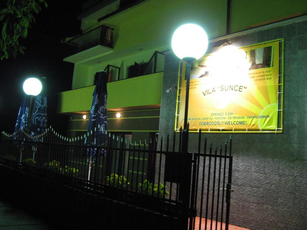 Hotel Vila Sunce สตราลาปาโฮวา ภายนอก รูปภาพ