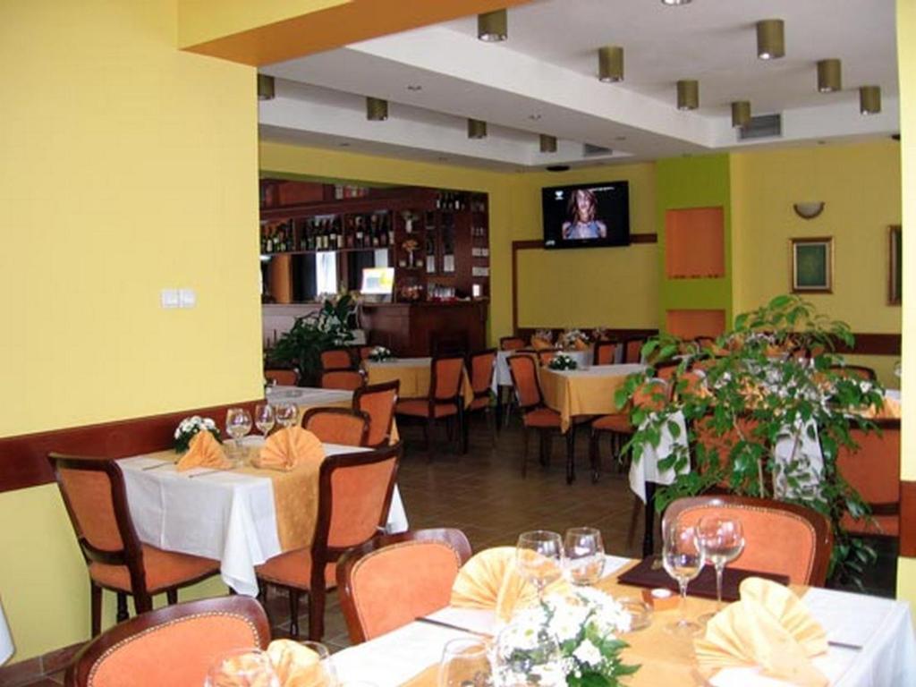 Hotel Vila Sunce สตราลาปาโฮวา ภายนอก รูปภาพ